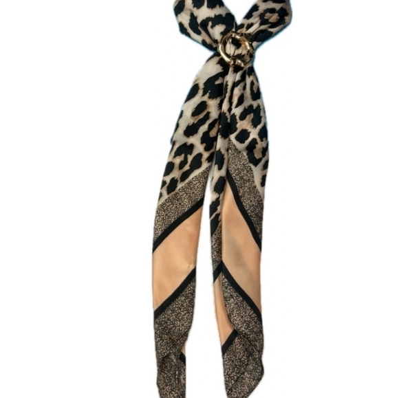 🔹️ Sunday State🔹️  Beautiful Leaopard Print Satin Head Scarf and Brooch Set - Picture 2 of 2